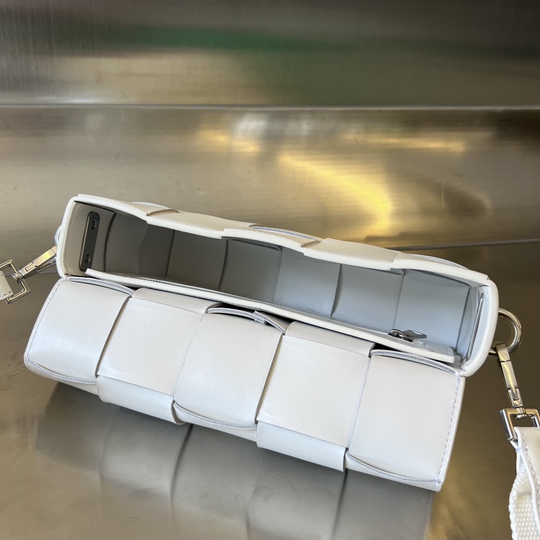 bo*te*ga Ve*ne*ta crossbody bag-23x15x5cm