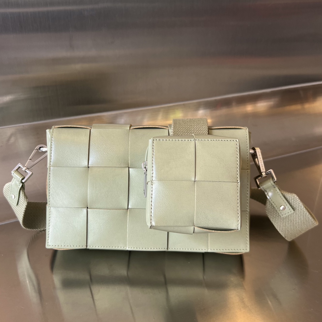 bo*te*ga Ve*ne*ta crossbody bag-23x15x5cm