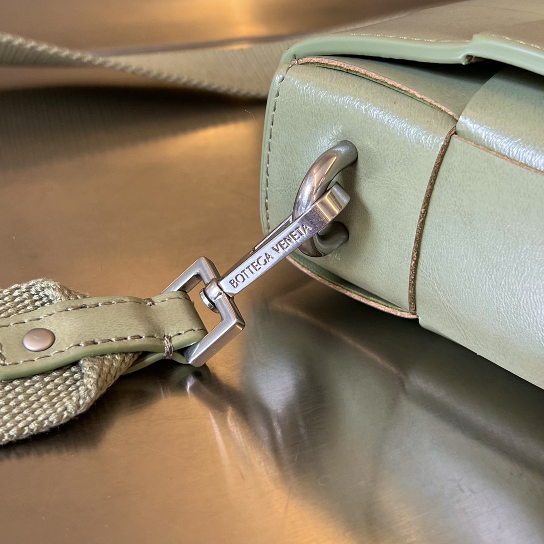 bo*te*ga Ve*ne*ta crossbody bag-23x15x5cm