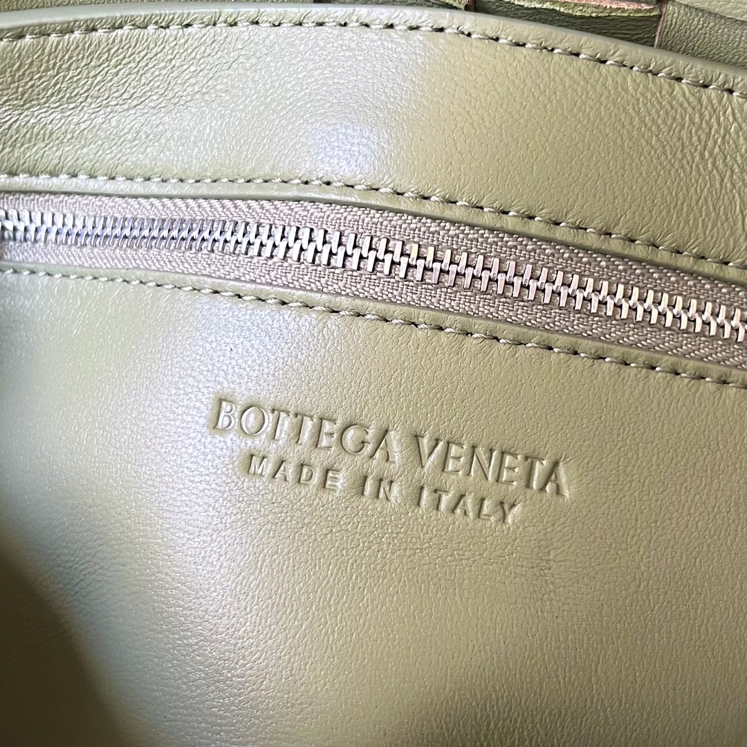 bo*te*ga Ve*ne*ta crossbody bag-23x15x5cm