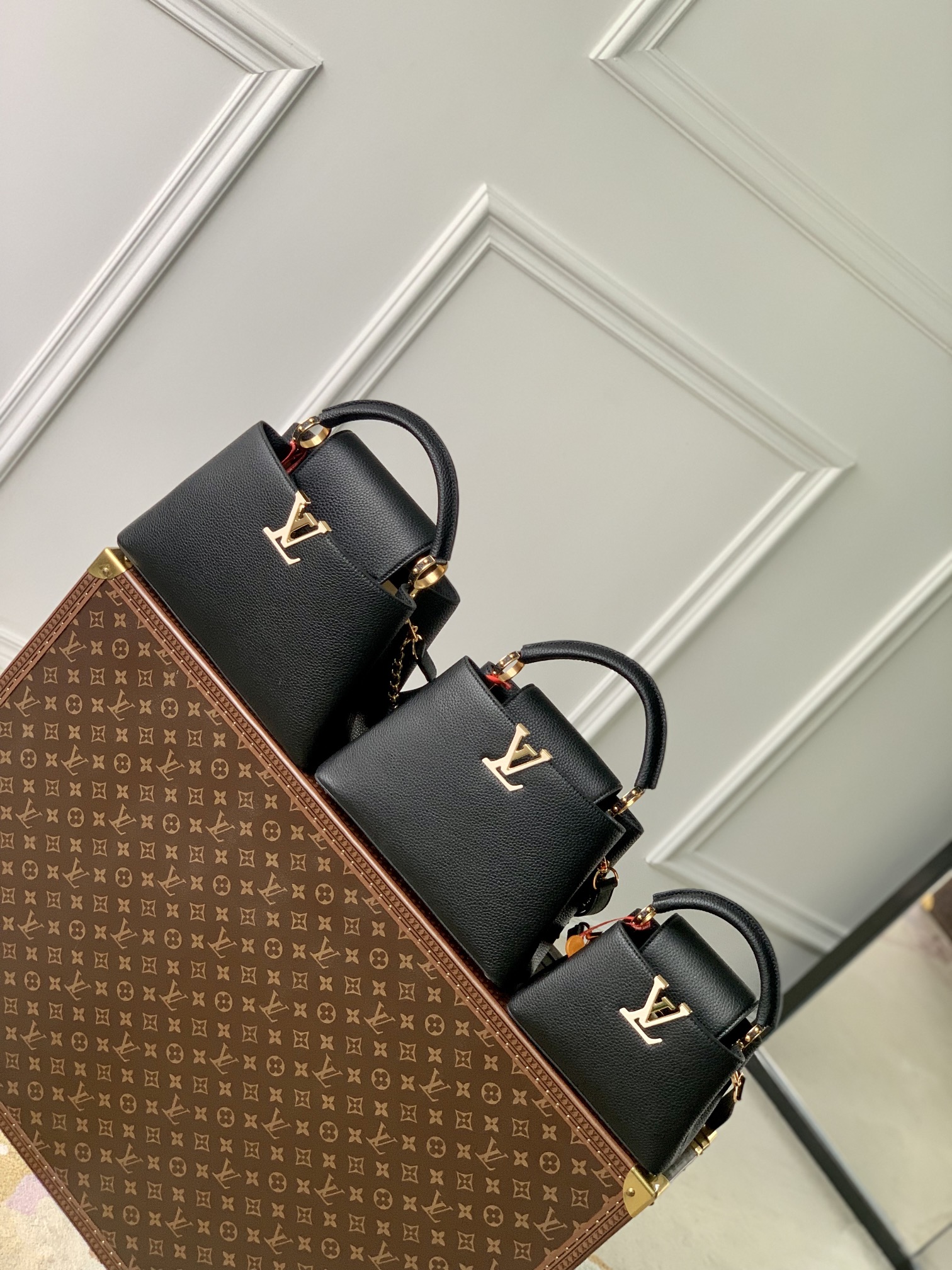 l0*is V*t0n capucines handlebag