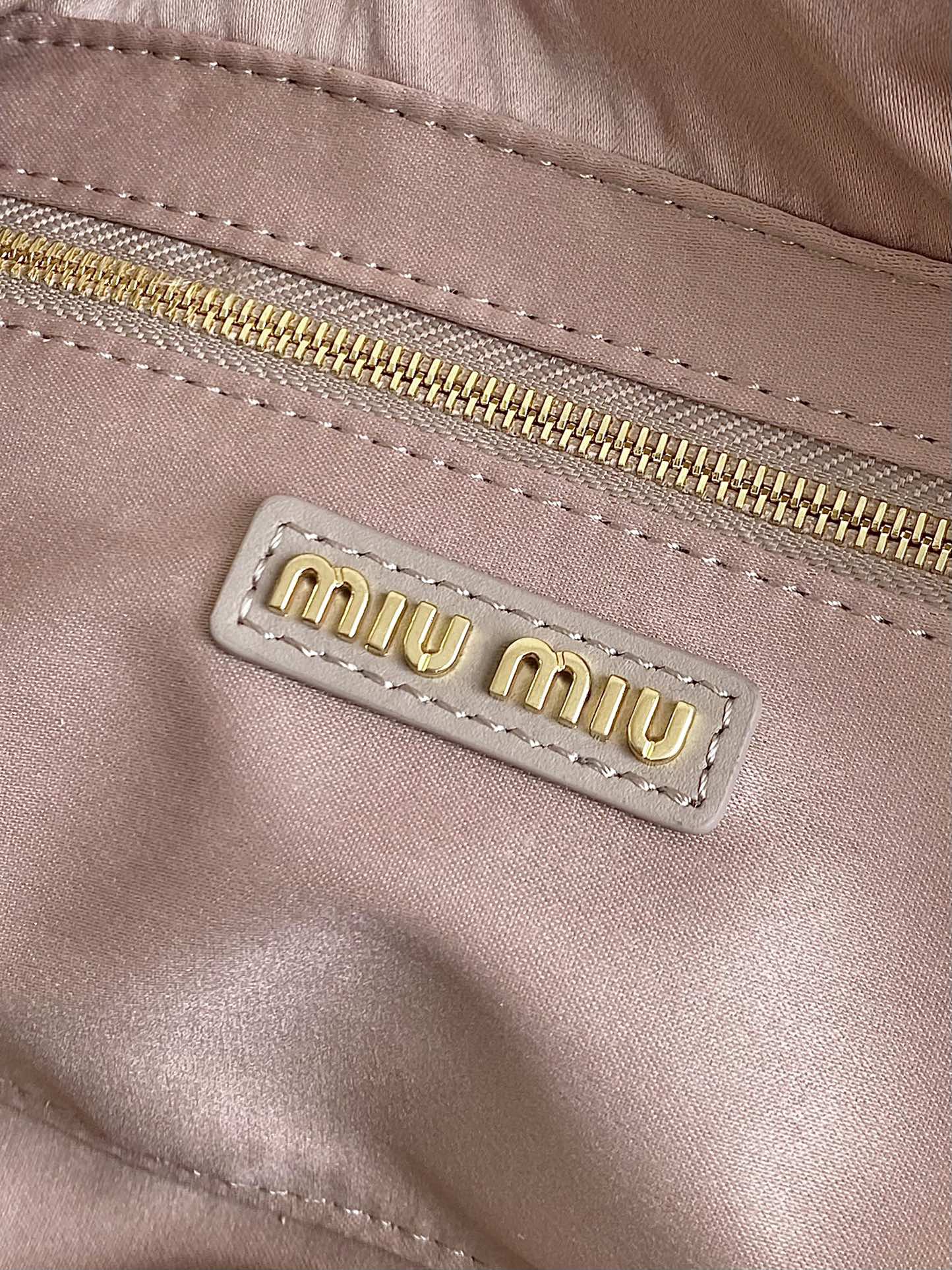 M*um*u ss24 softy padded bag-27×12×9cm