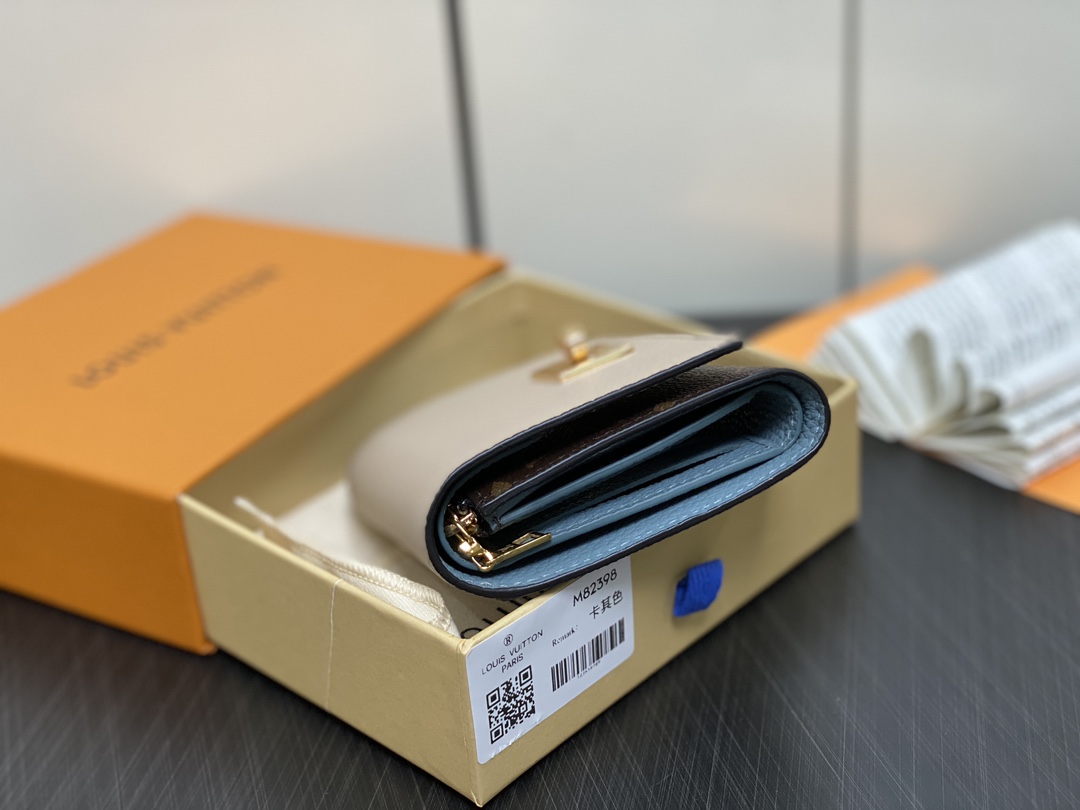 l0*is V*t0n victorine on my side12*9.5*2.5cm