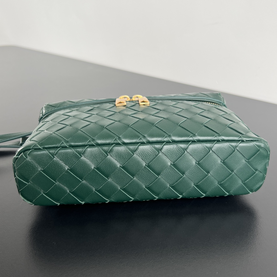 bo*te*ga Ve*ne*ta vanity case bag-22x12.5x5cm