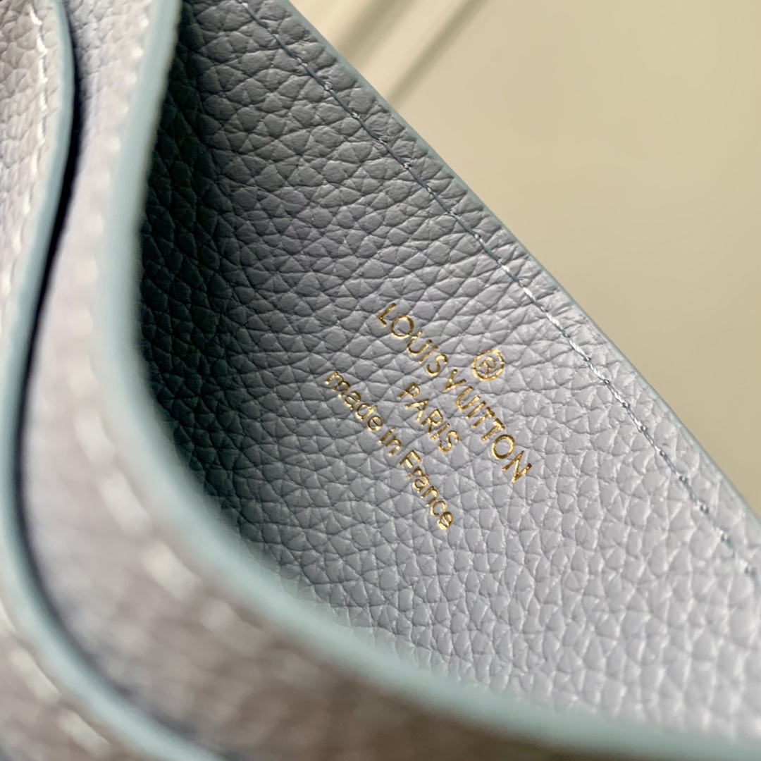 l0*is V*t0n wallet-m82132-10.2 x 7.3 x 0.3cm