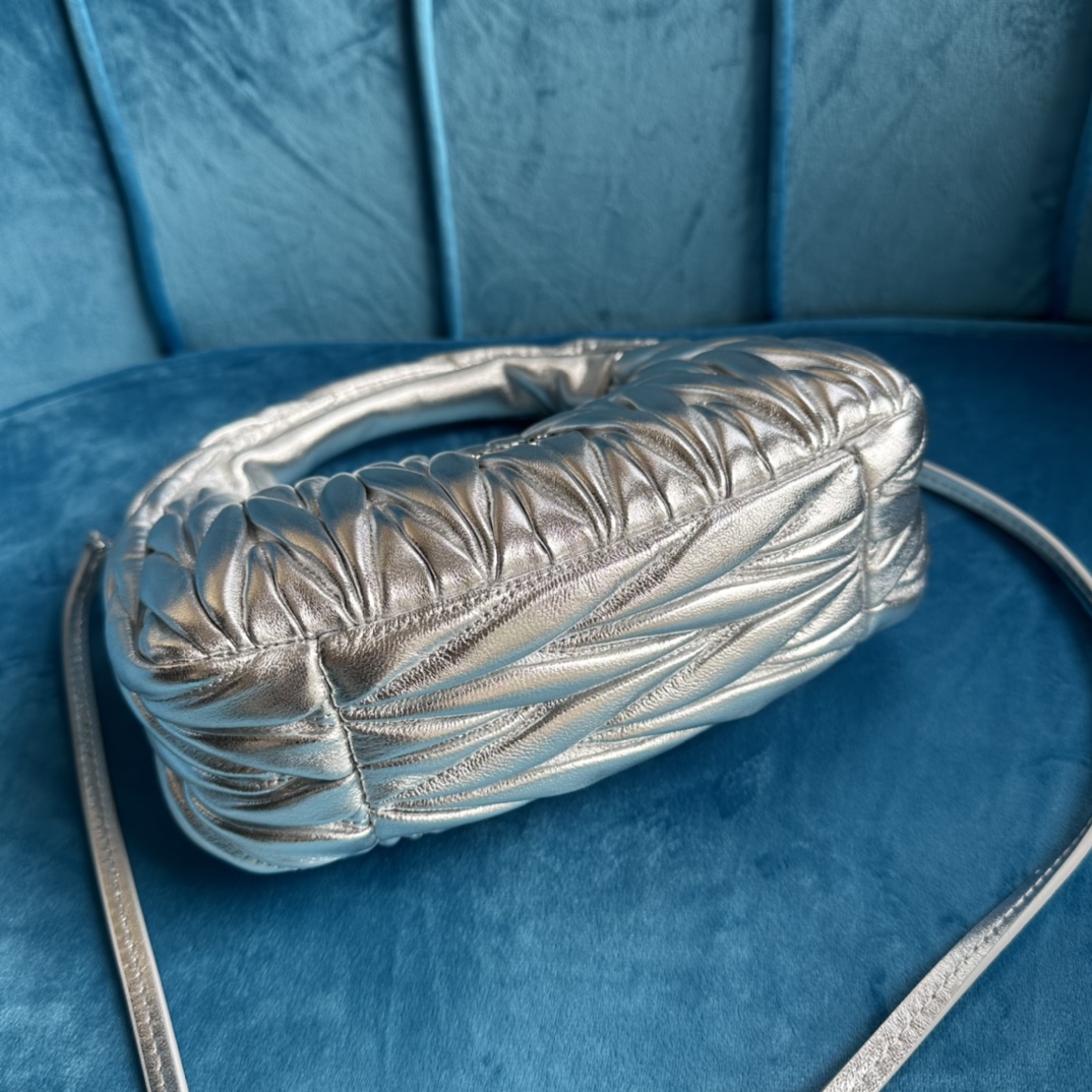 M*um*u wander hobo bag-23x13x7cm