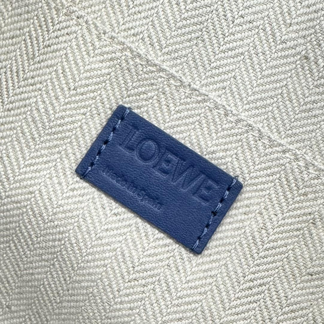 L0ew* pouch-22.7*12*15.5cm