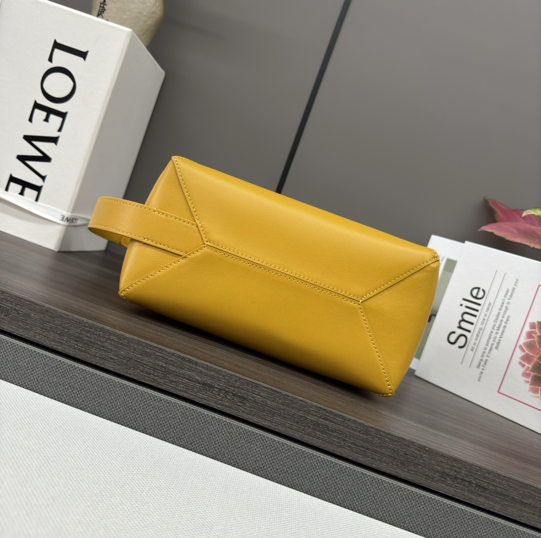 L0ew* pouch-22.7*12*15.5cm