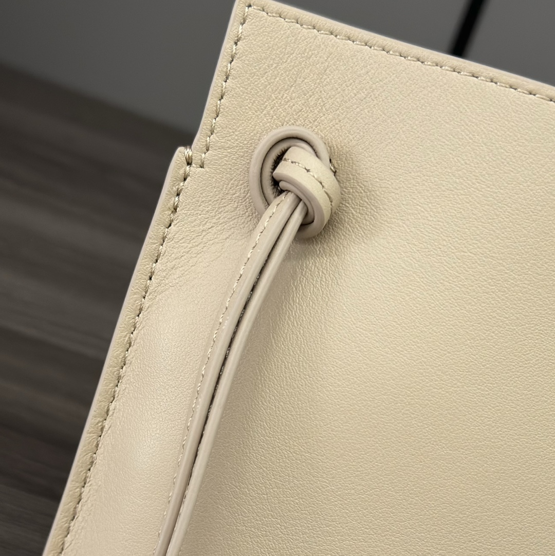 L0ew* dice pocket-21*15*5cm