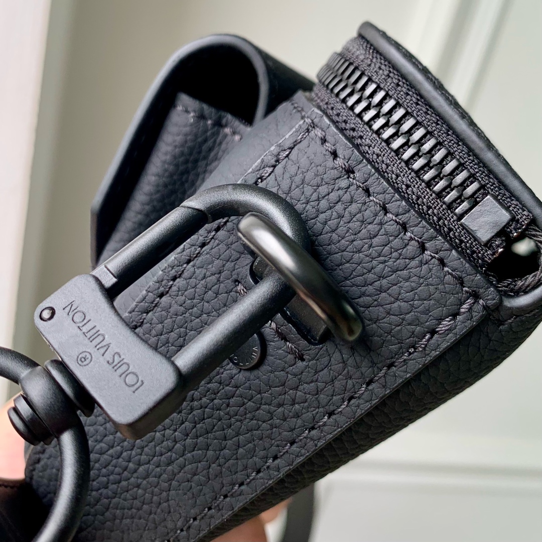 l0*is V*t0n pilot bag-m83563-20 x 12 x 5.5cm