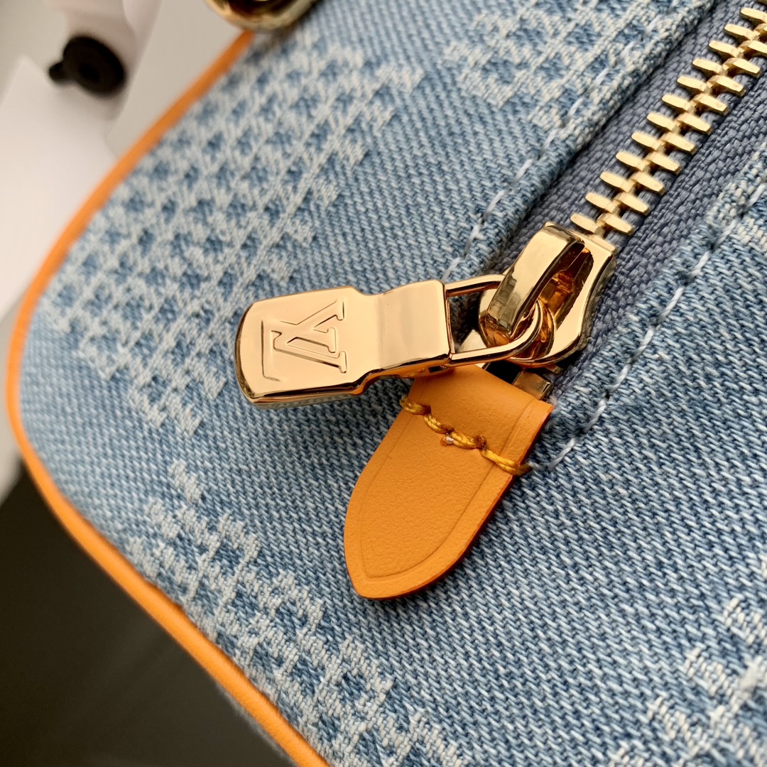 l0*is V*t0n locker dopp kit pouch -23 x 13 x 12cm