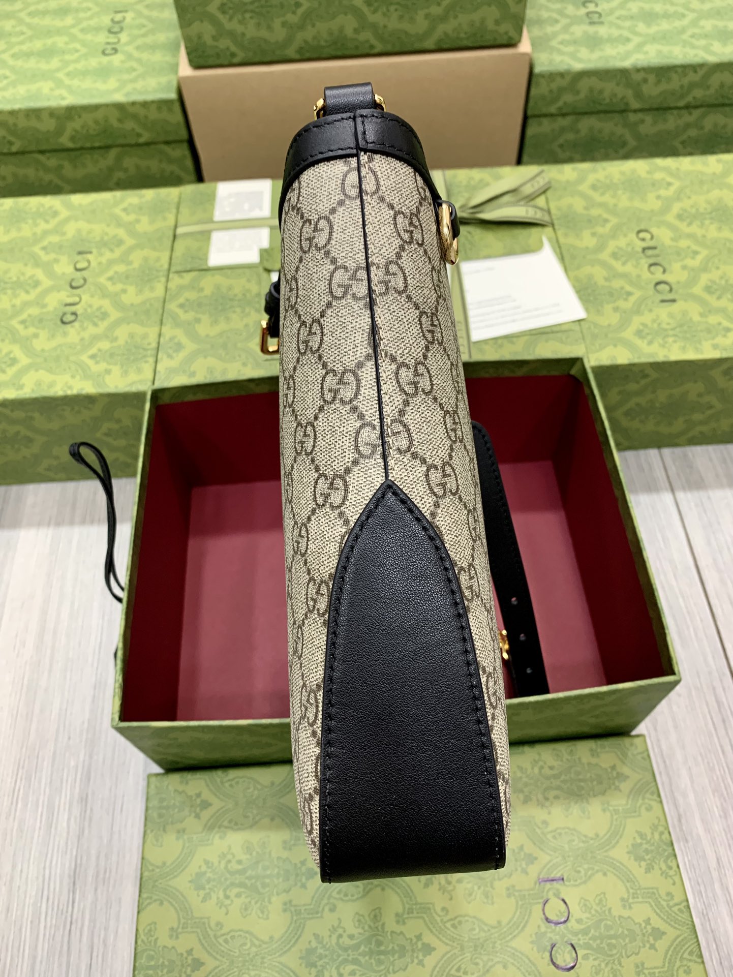 G*u*i padlock bag-32.5x 24x 5.5cm