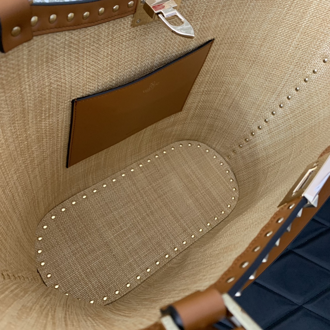 Va1e*ntin0 rockstud raffia tote-31*30*13.5cm