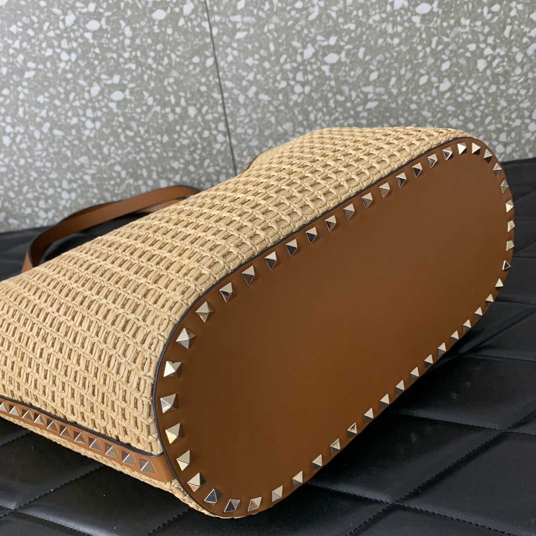 Va1e*ntin0 rockstud raffia tote-31*30*13.5cm