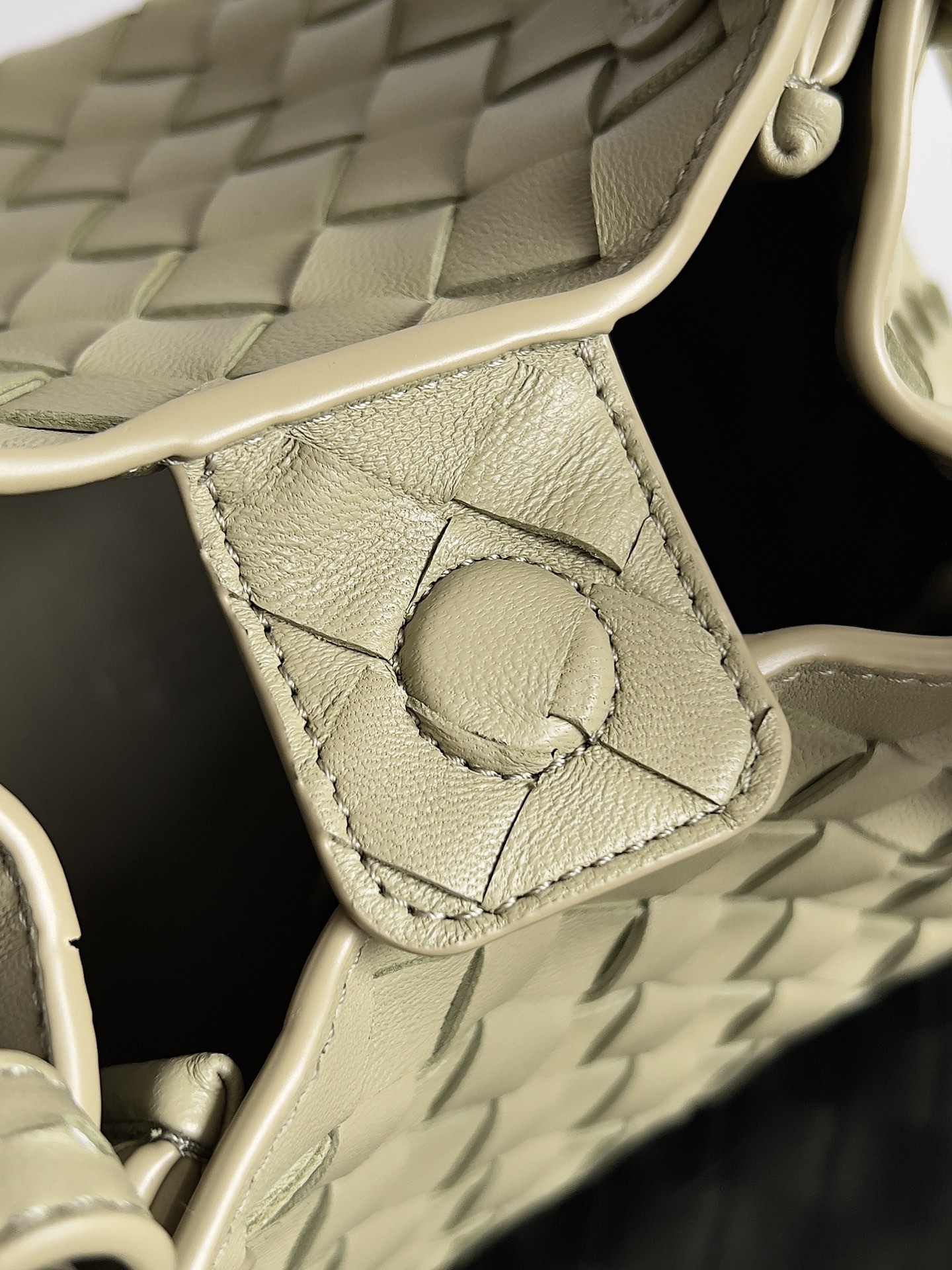 bo*te*ga Ve*ne*ta andiamo parachute tote-21*17*16.5cm