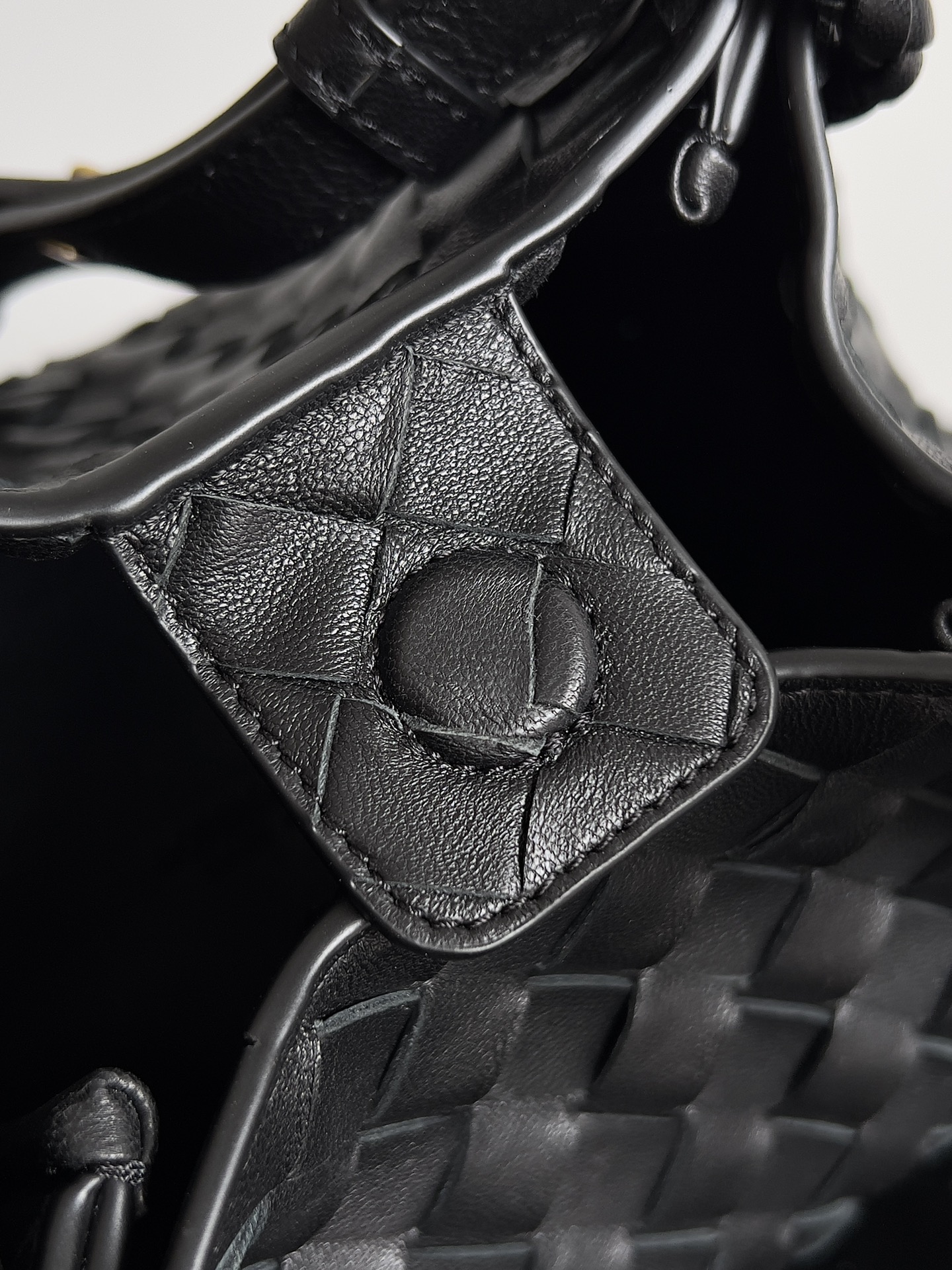 bo*te*ga Ve*ne*ta andiamo parachute tote-21*17*16.5cm