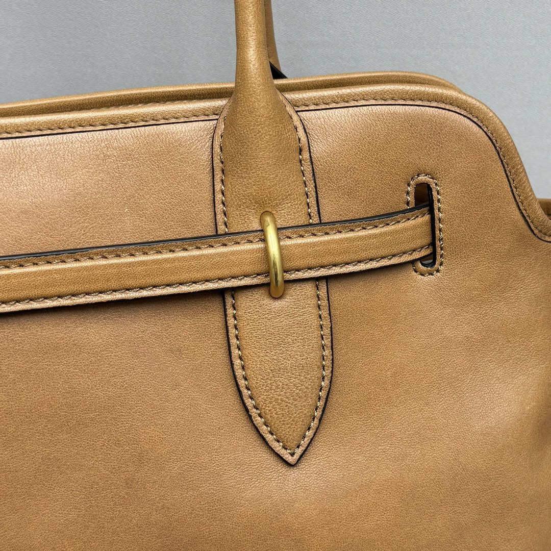 M*um*u aventure nappa tote-31x40x13cm