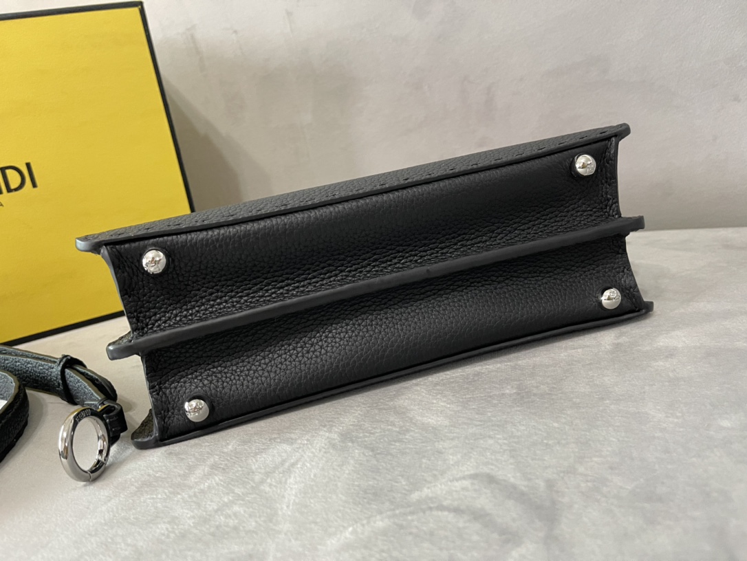 F**di iconic peekaboo-27x21x9.5cm