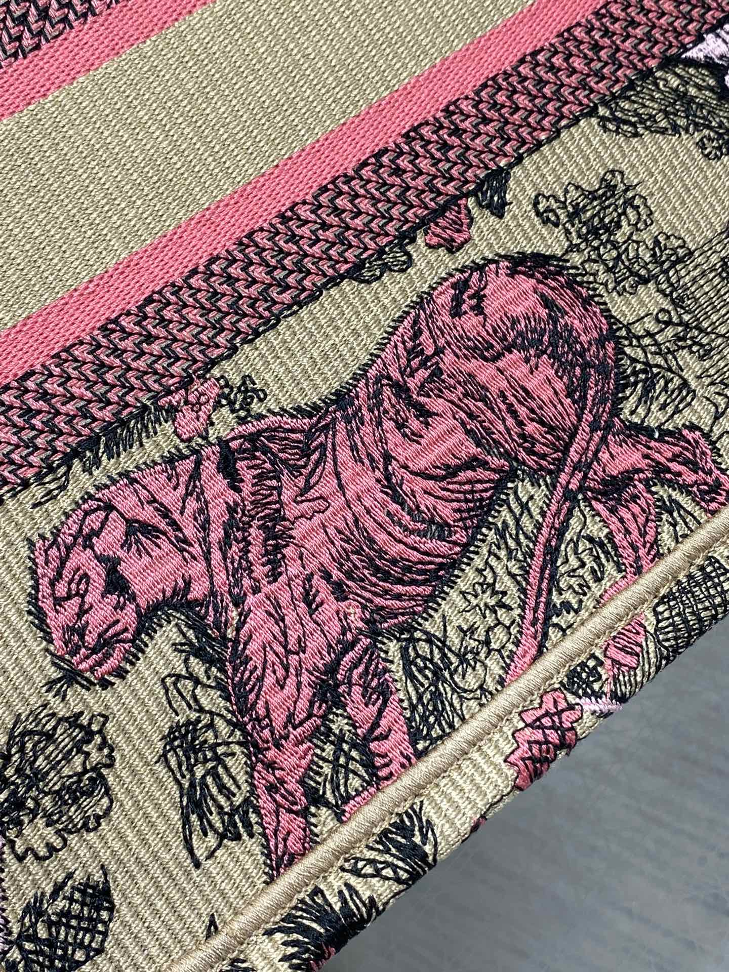 D*or small book tote-26*8*22cm