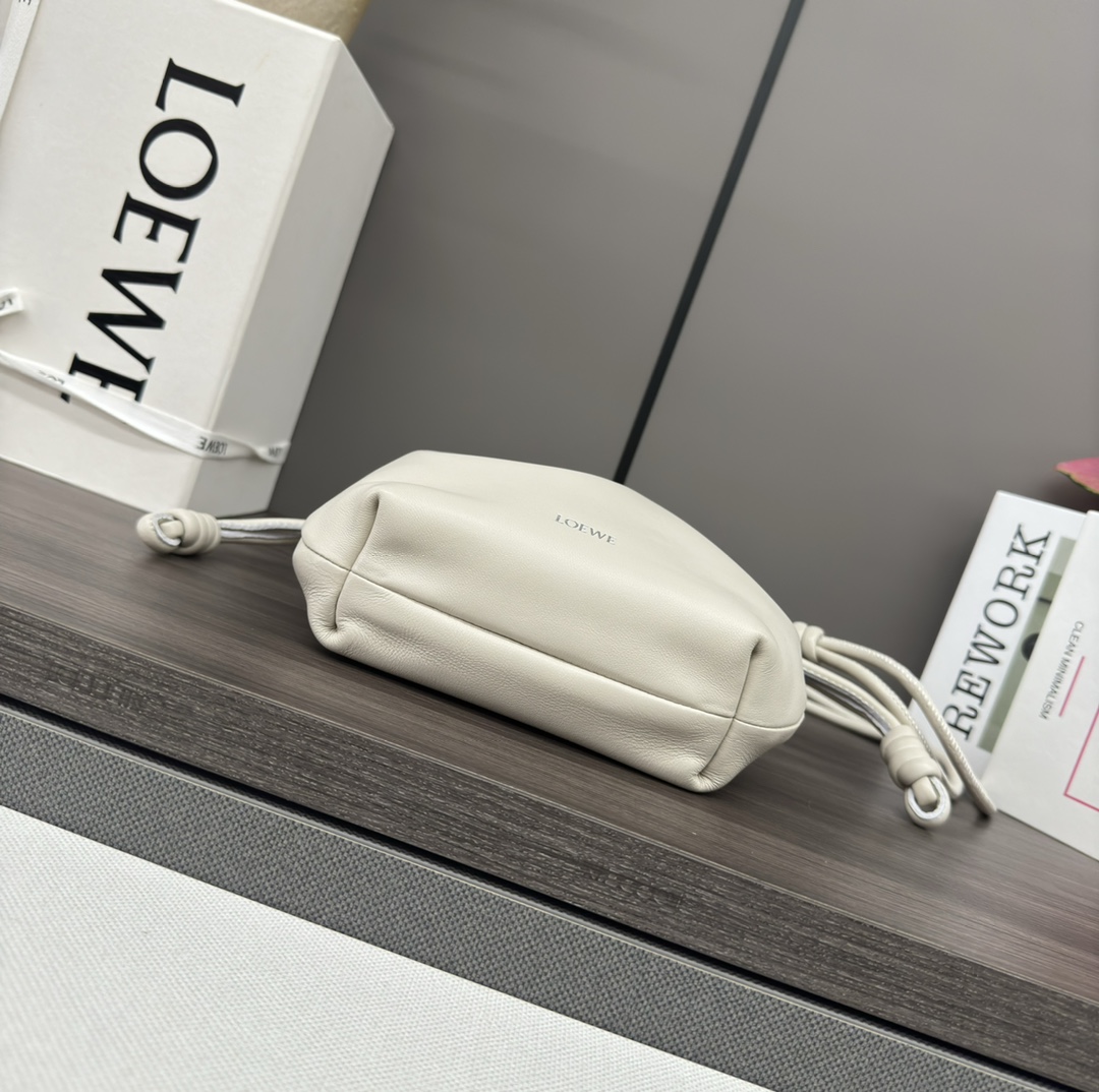 L0ew* flamenco purse 23*5.5*17cm