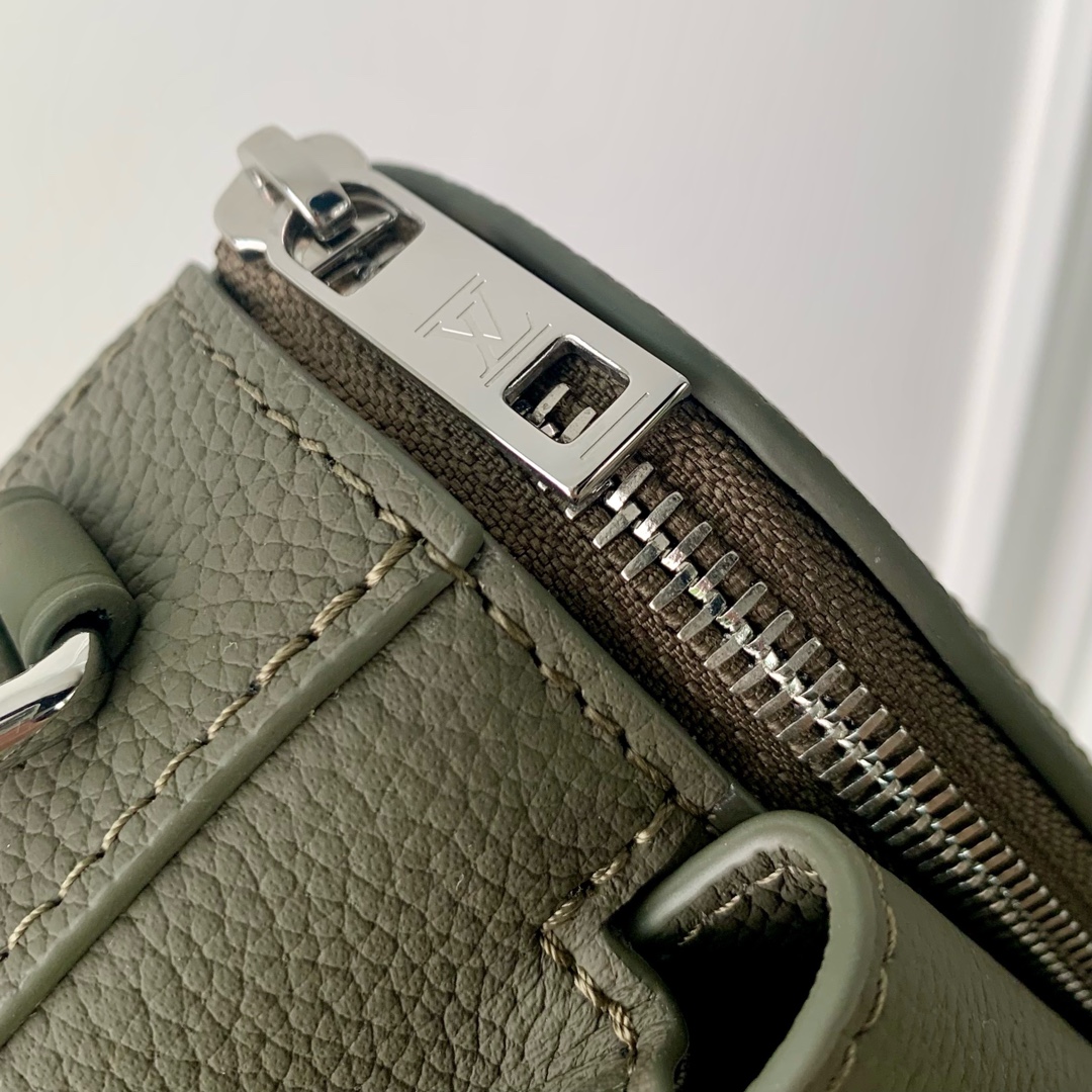 l0*is V*t0n pilot bag-m83563-20 x 12 x 5.5cm