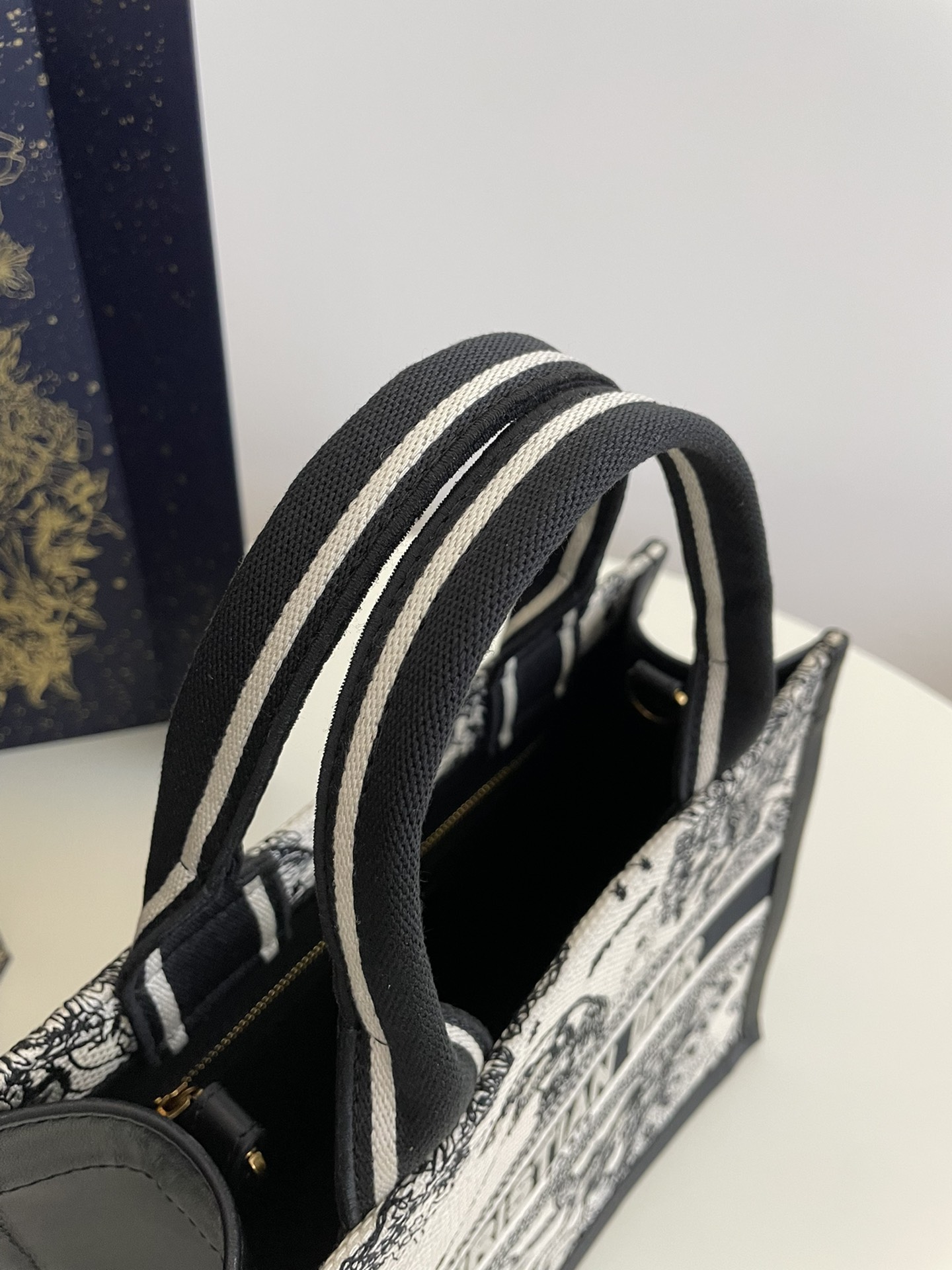 D*or small book tote-26*8*22cm