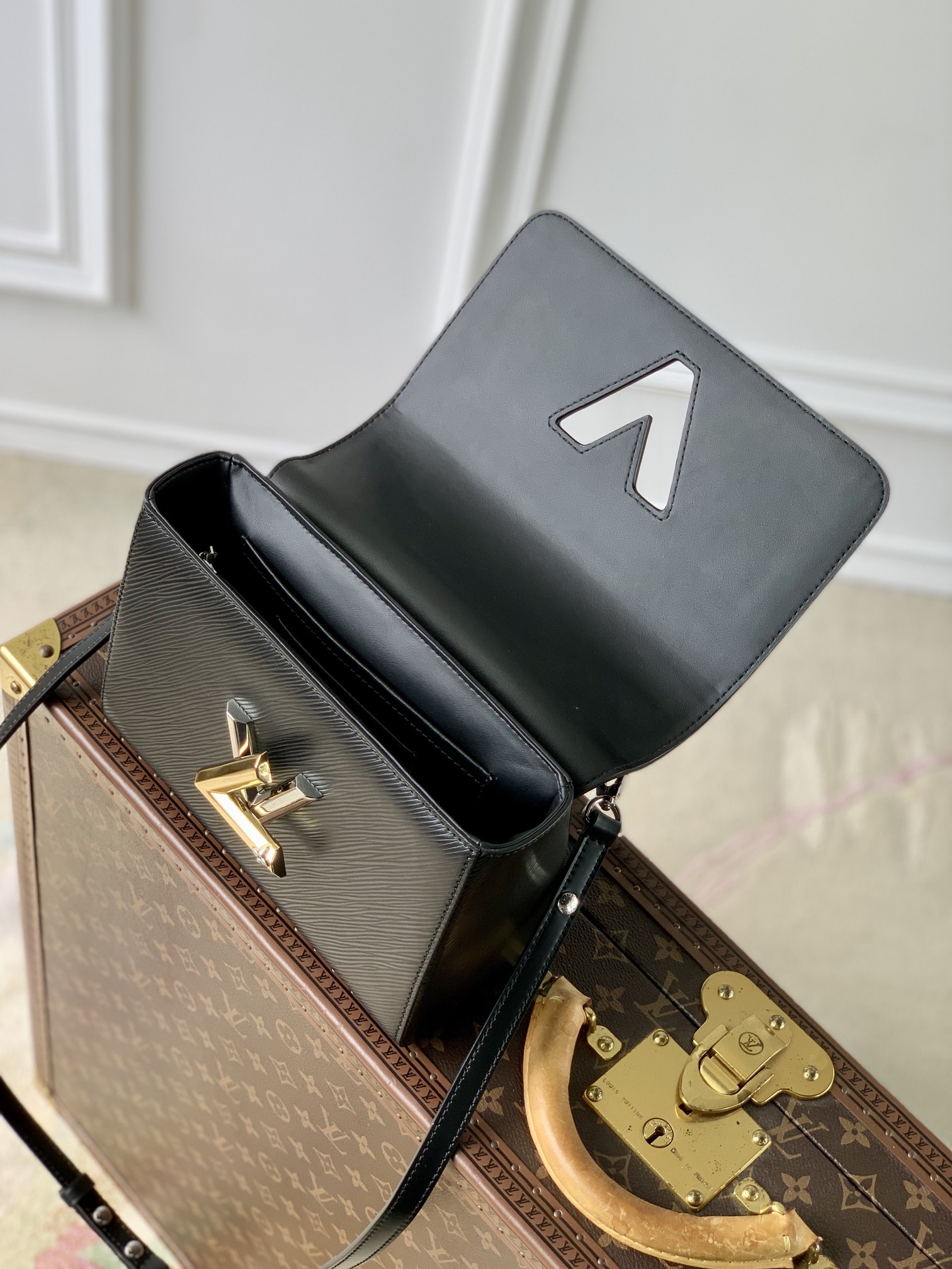 l0*is V*t0n twist mm bloom bag-23*17*9.5cm