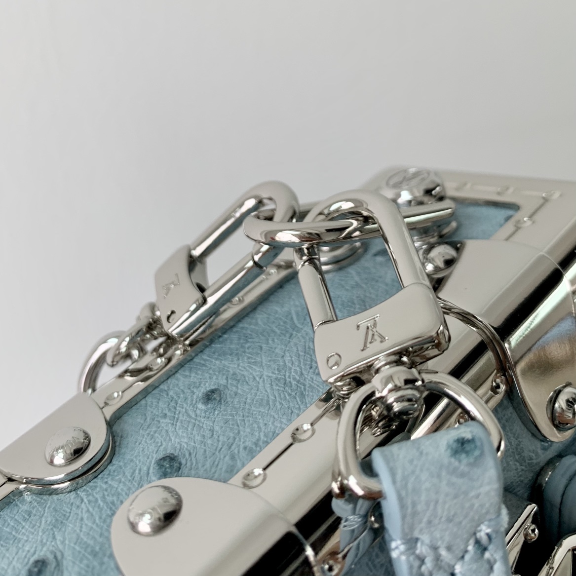 l0*is V*t0n slim trunk--m25445-23 x 12 x 4cm