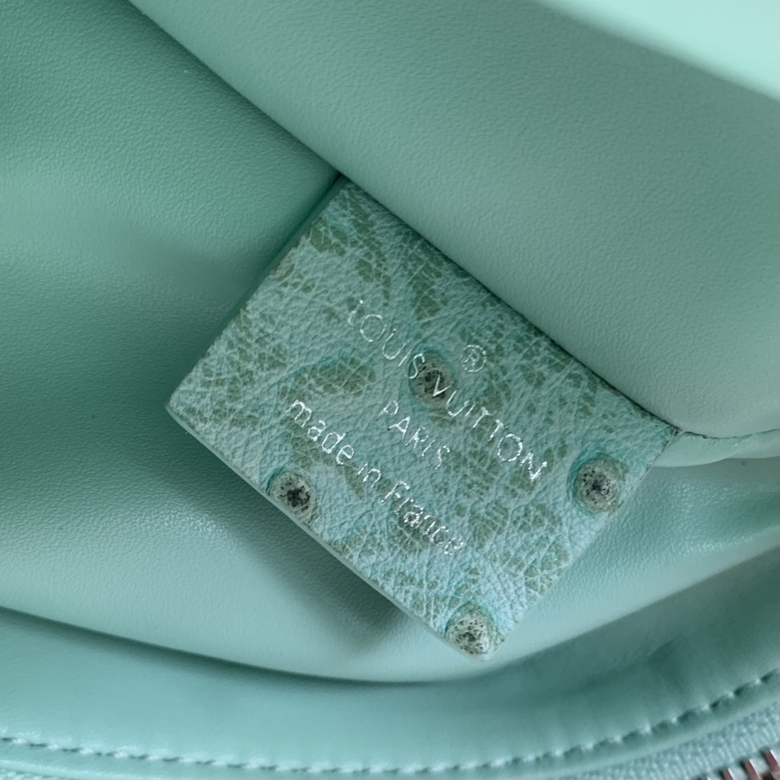 l0*is V*t0n slim trunk--m25445-23 x 12 x 4cm