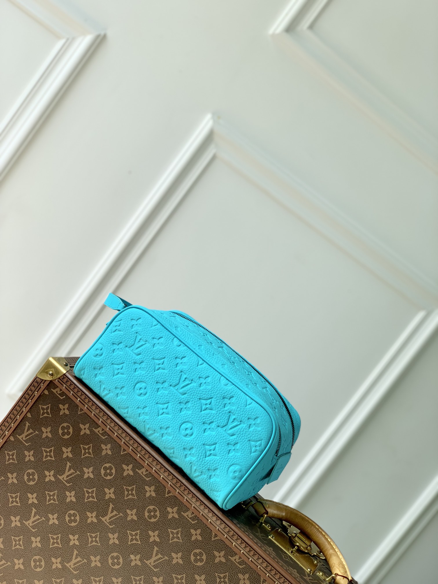 l0*is V*t0n toiletry bag- m11482-28 x 15 x 16.5cm