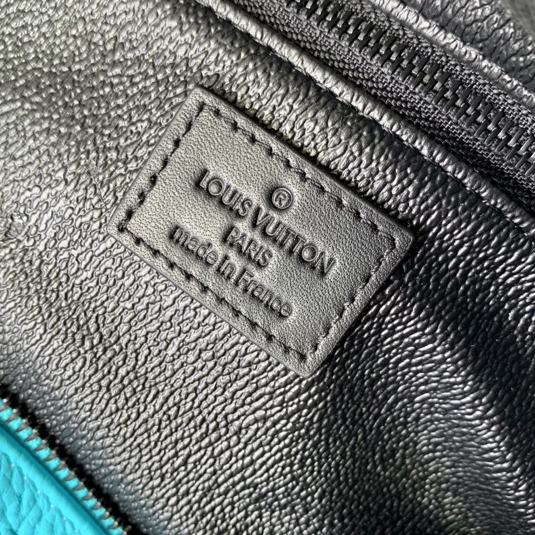 l0*is V*t0n toiletry bag- m11482-28 x 15 x 16.5cm