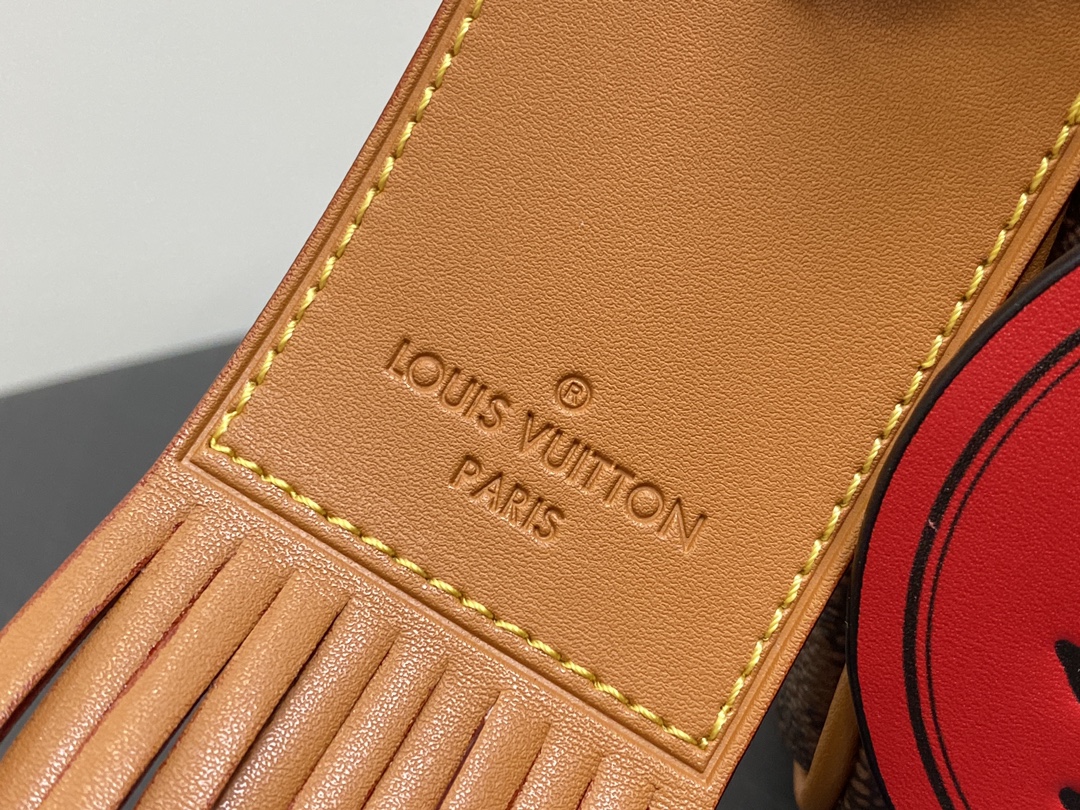 l0*is V*t0npochette accessoire xl m11623-28*16.5*9cm