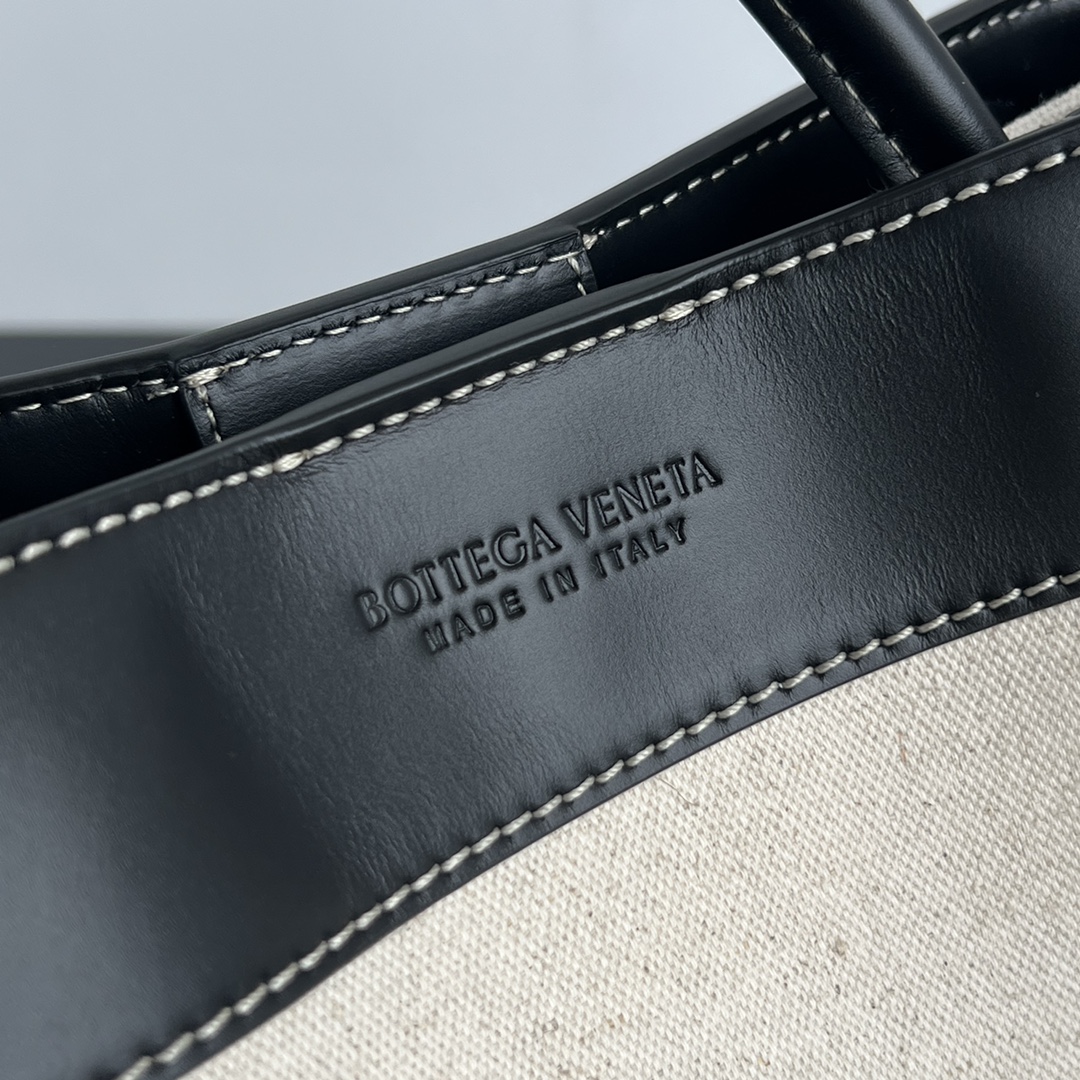 bo*te*ga Ve*ne*ta andiamo-25*22*10.5cm