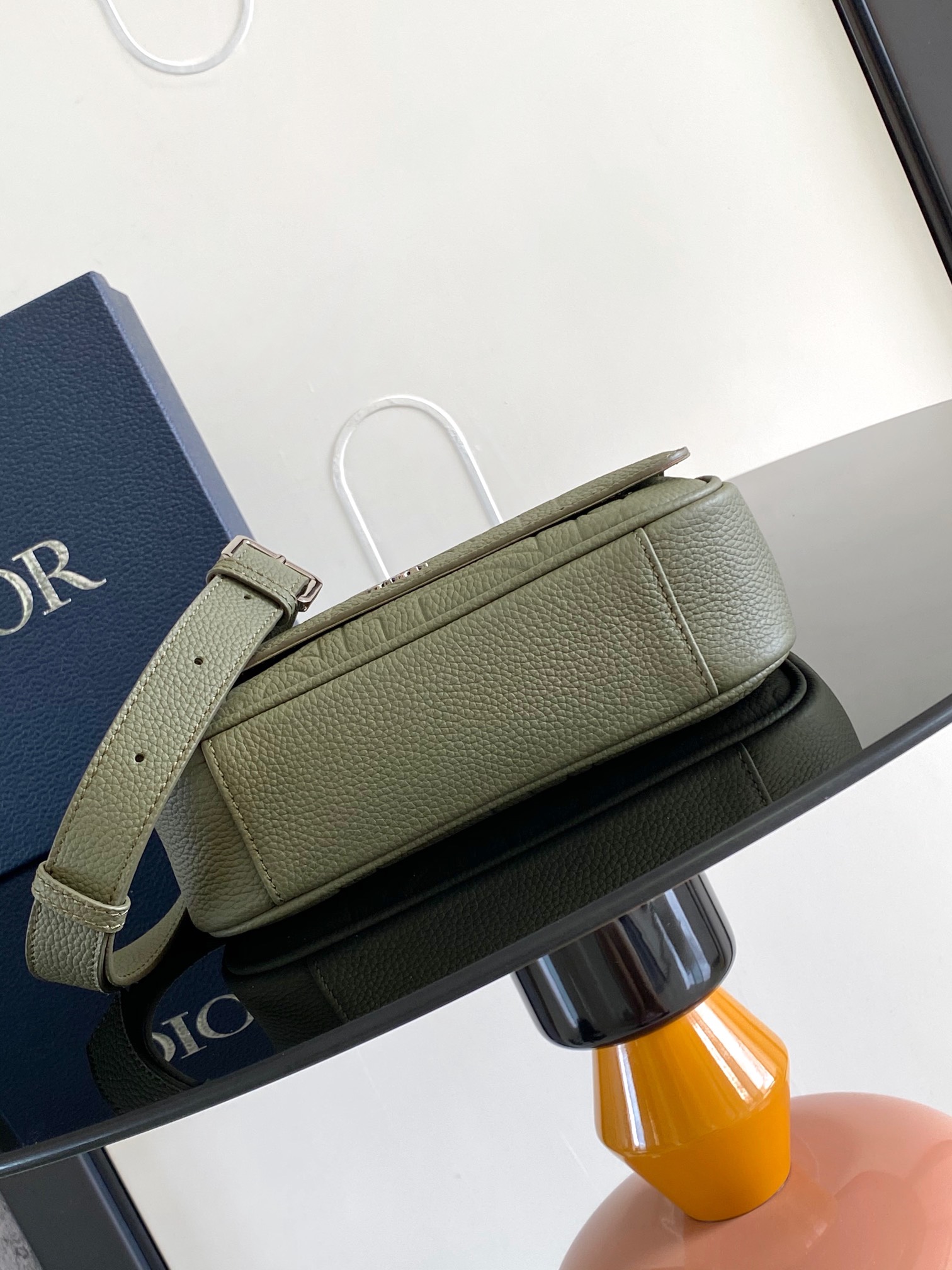 D*or men messenger bag-21 x 18 x 6cm