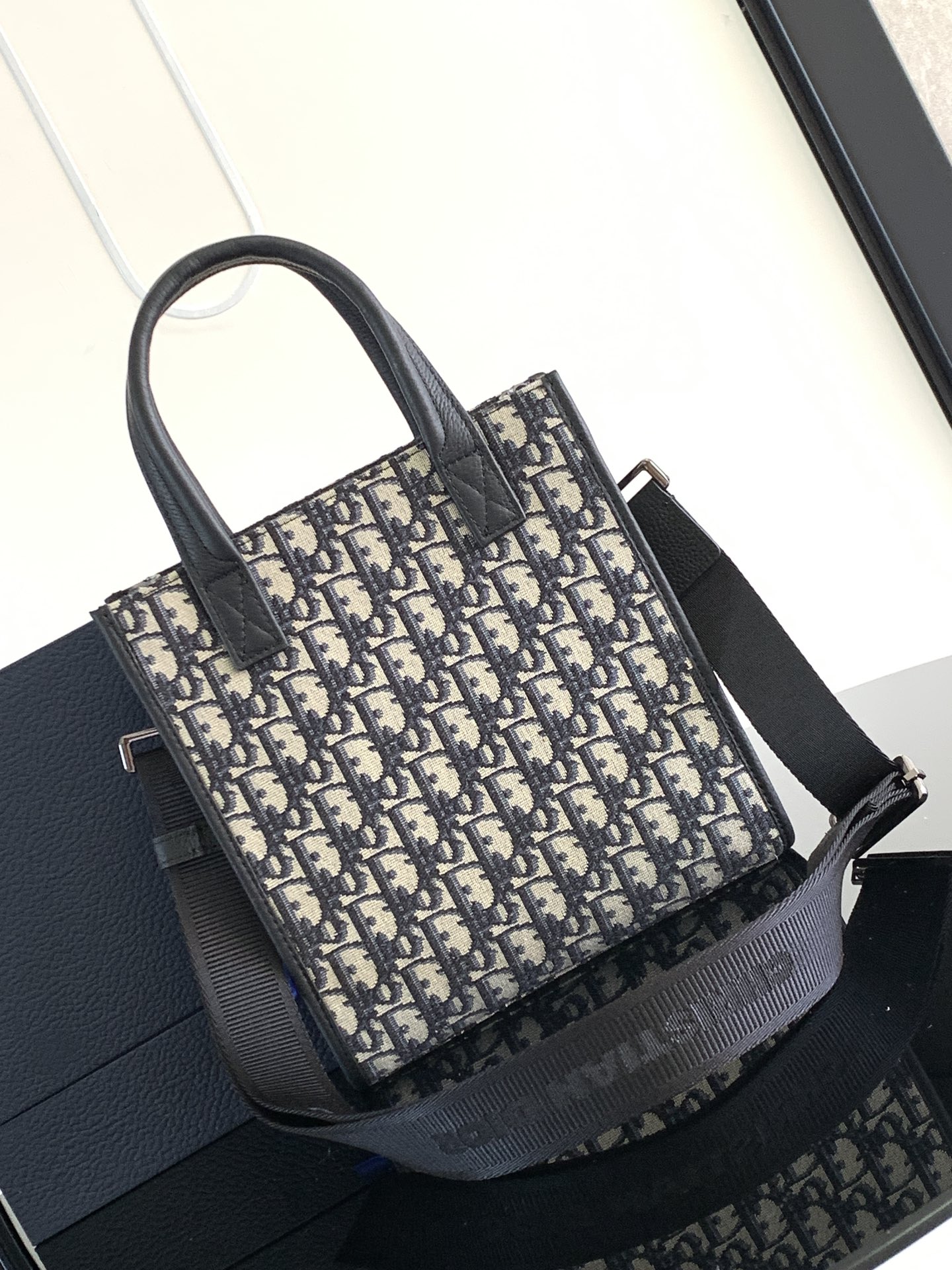 d*or safari Nor*h-south bag-21 x 23.5 x 7.5cm