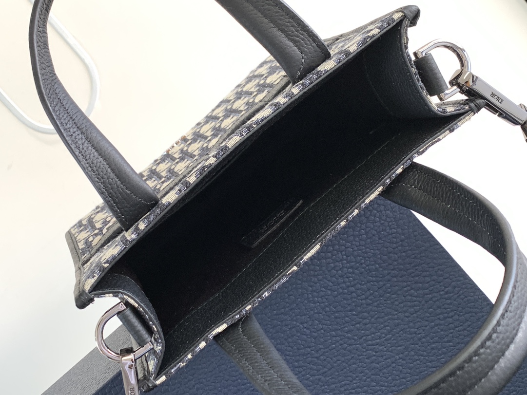 d*or safari Nor*h-south bag-21 x 23.5 x 7.5cm