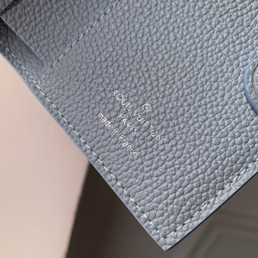 l0*is V*t0n wallet-9 x 11.5 x 1.5cm