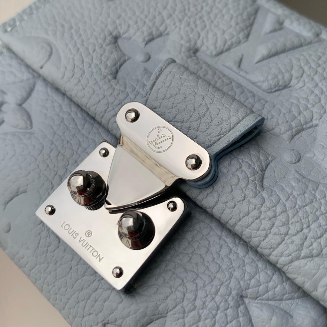 l0*is V*t0n wallet-11.5 x 8.5 x 4cm