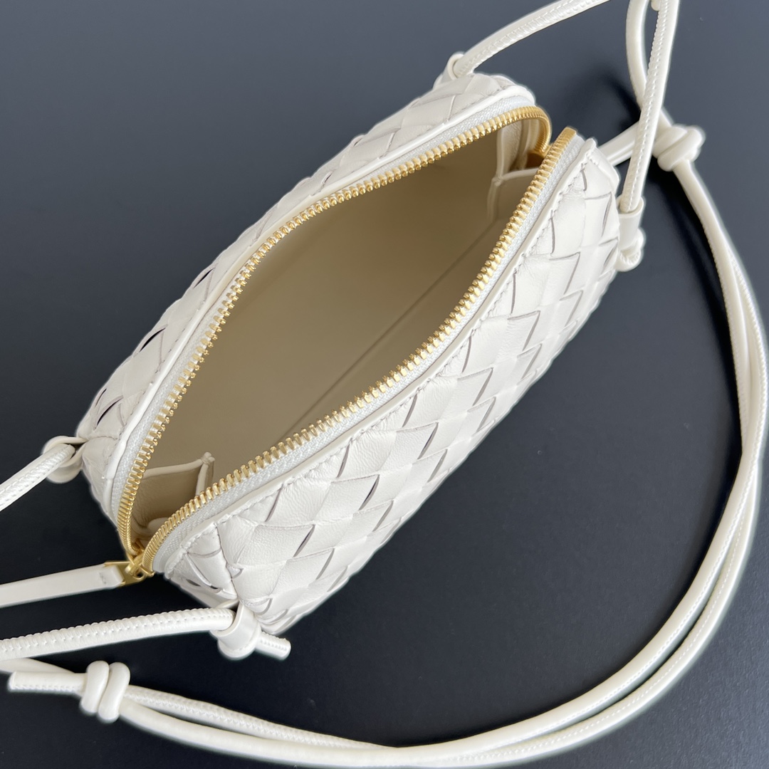 bo*te*ga Ve*ne*ta concert pouch -18.5*11.5*8.5cm