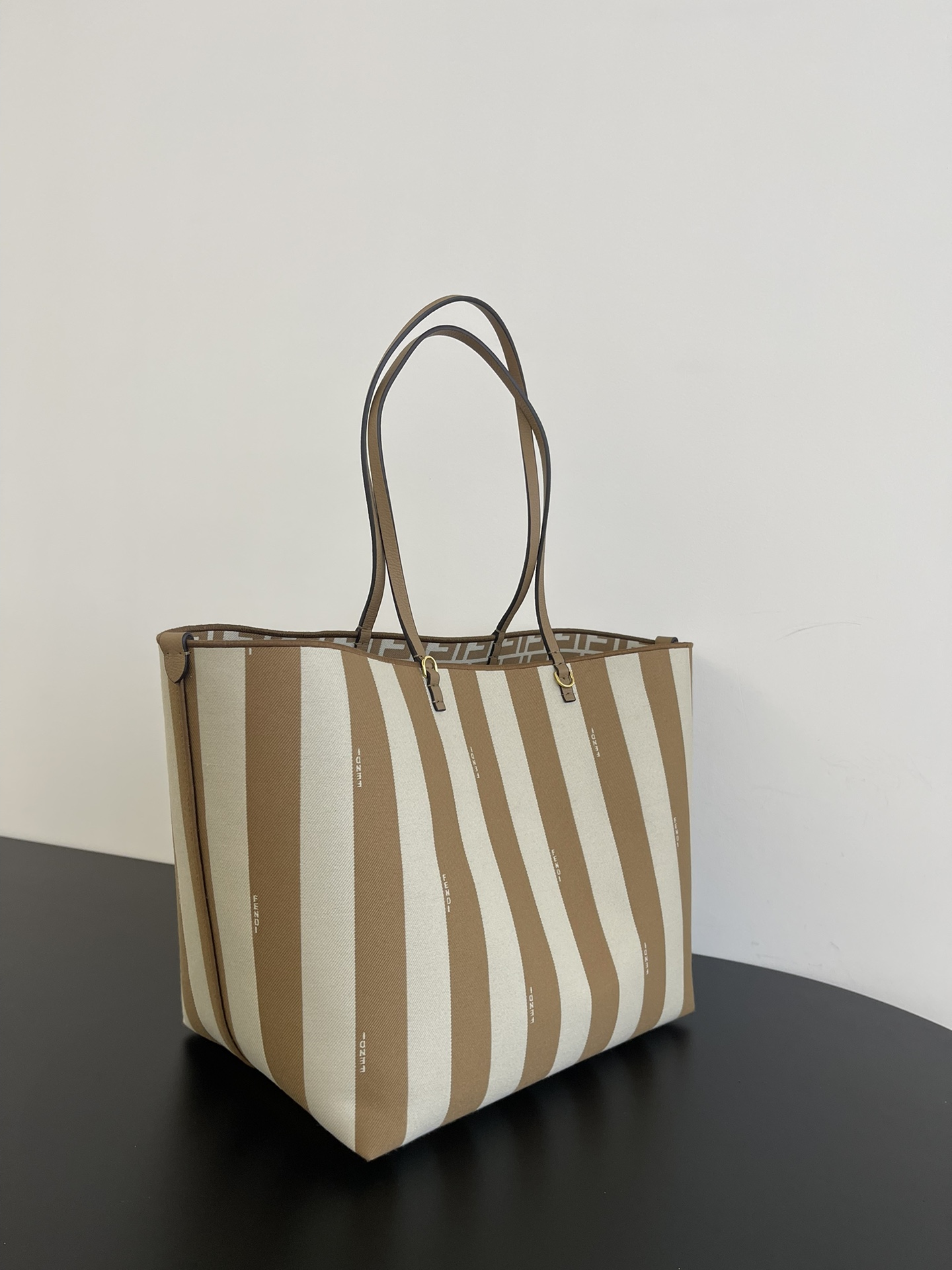 F**di tote-33x22x30cm