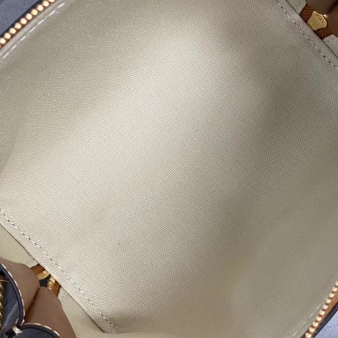 Ce**e pouch-16x11x8cm