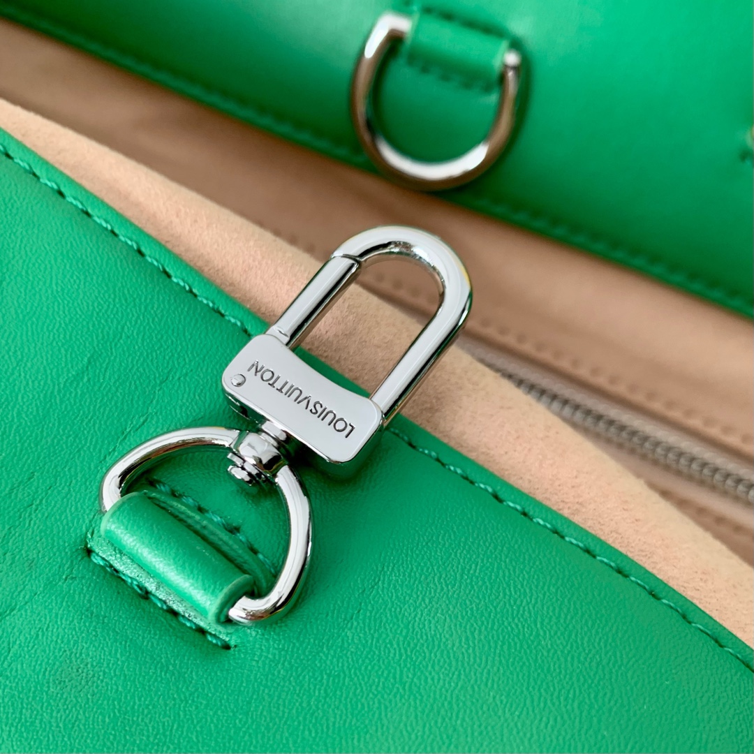 l0*is V*t0n shopper handbags-40 x 32 x 16cm