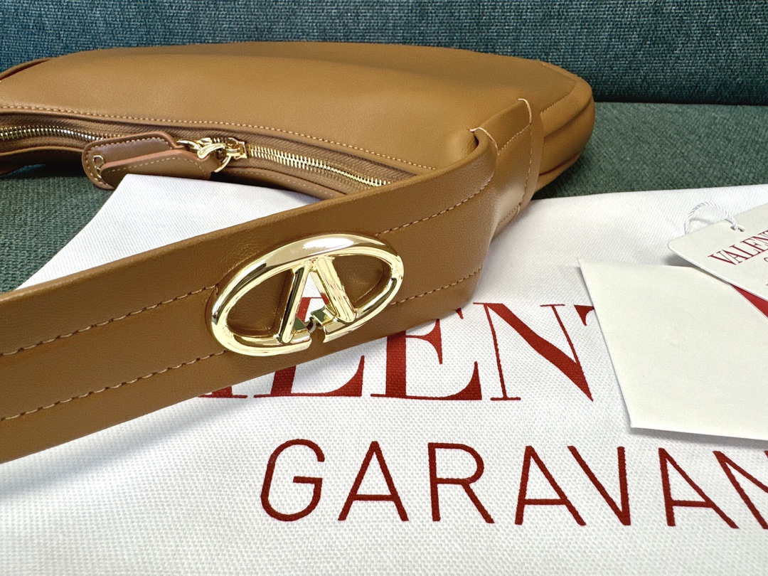 Va1e*ntin0 hobo bag-24x30x3cm