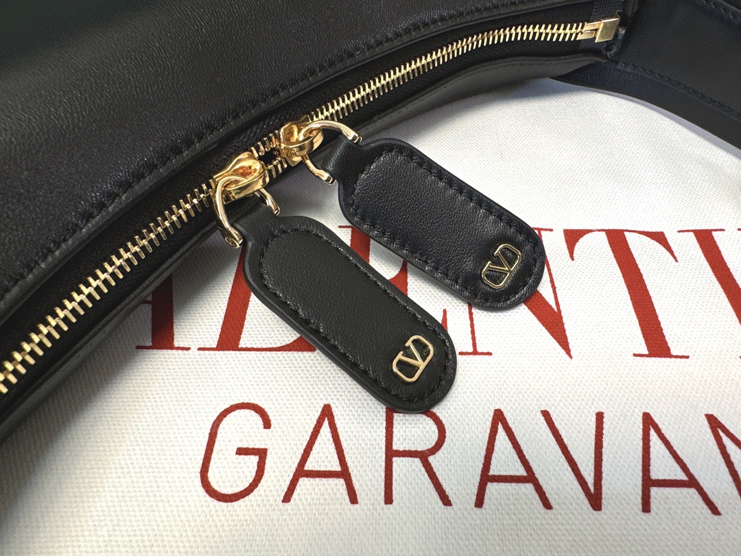 Va1e*ntin0 hobo bag-24x30x3cm