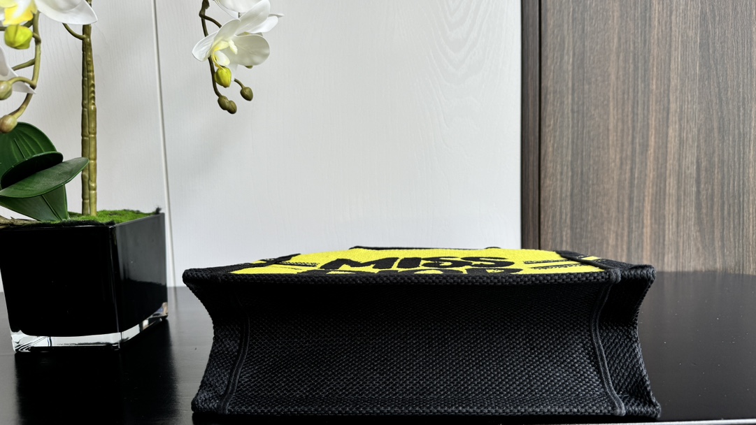 D*or small book tote-26*8*22cm