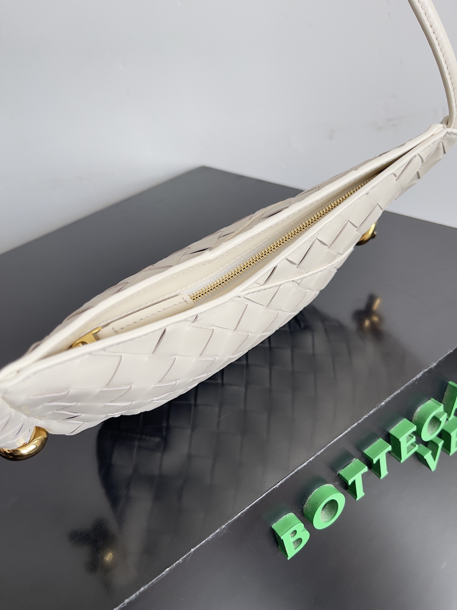 bo*te*ga Ve*ne*ta mini solstce bag-28*18*5cm