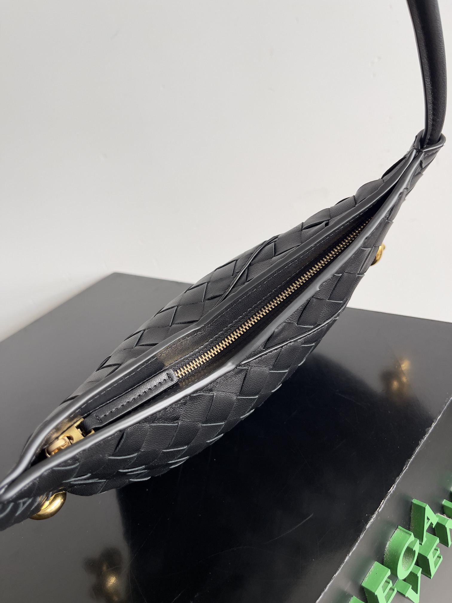 bo*te*ga Ve*ne*ta mini solstce bag-28*18*5cm