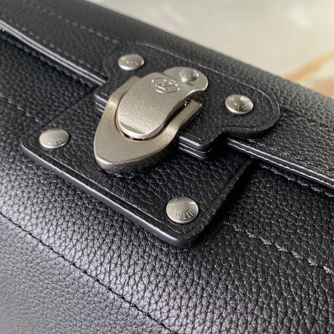 l0*is V*t0n soul trunk east west -29 x 17.5 x 10cm