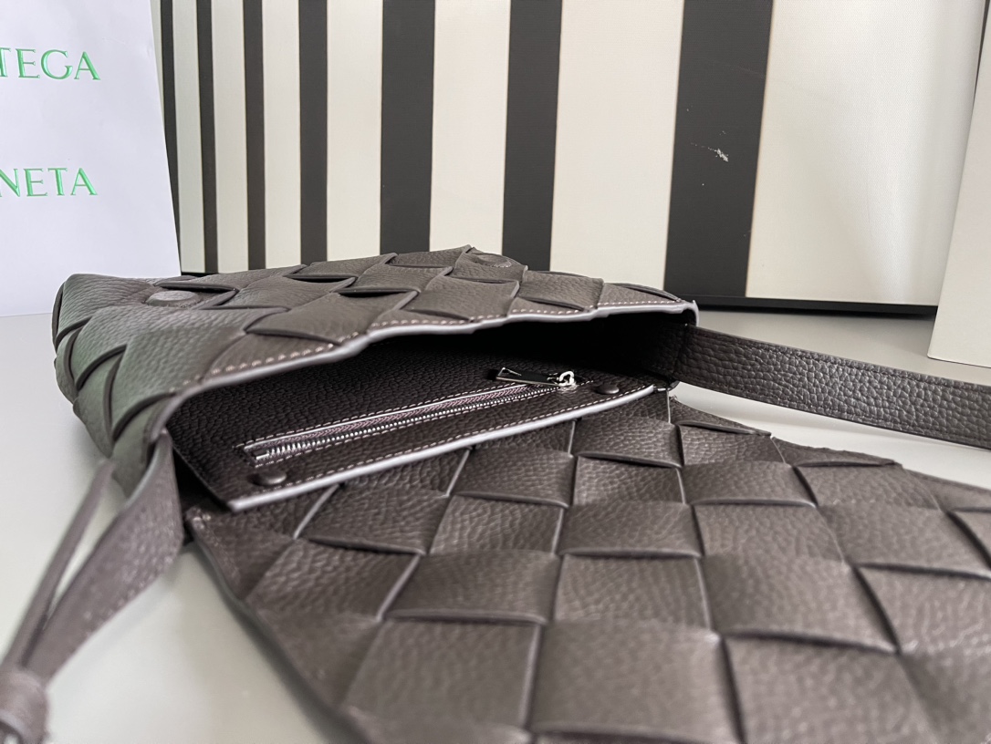 bo*te*ga Ve*ne*ta diago pouch-25x16.5x2cm