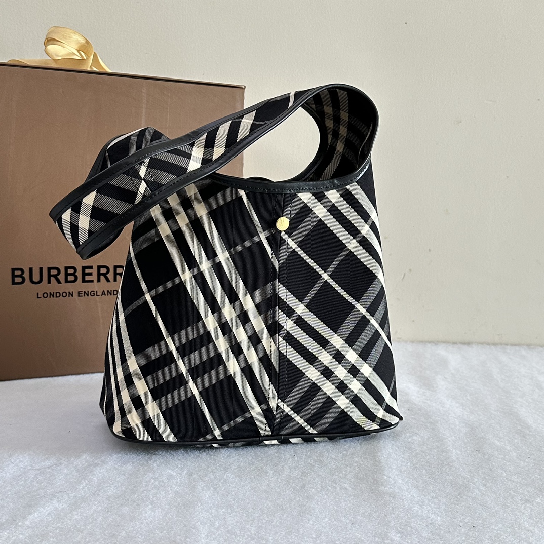 B**rry check shoulder bag-26.5 x 13.5 x 46.5cm